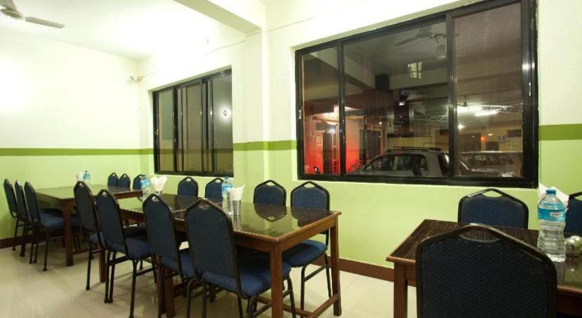 Oyo 381 Pashupati Plaza 2*