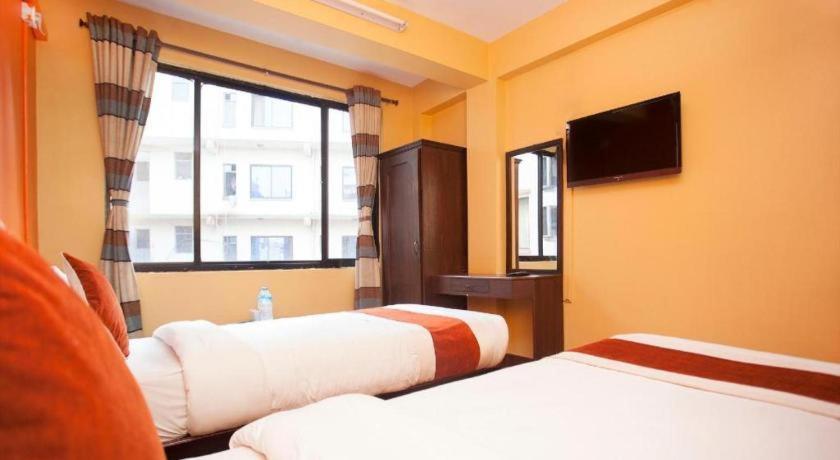 Oyo 381 Pashupati Plaza 2*