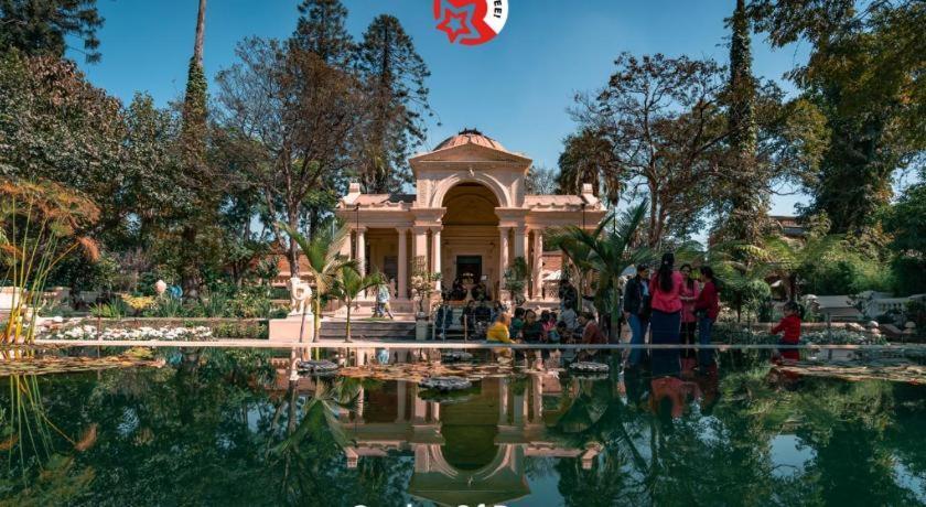 Oyo 381 Pashupati Plaza 2*