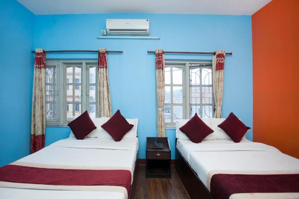 Oyo 381 Pashupati Plaza होटल 2*