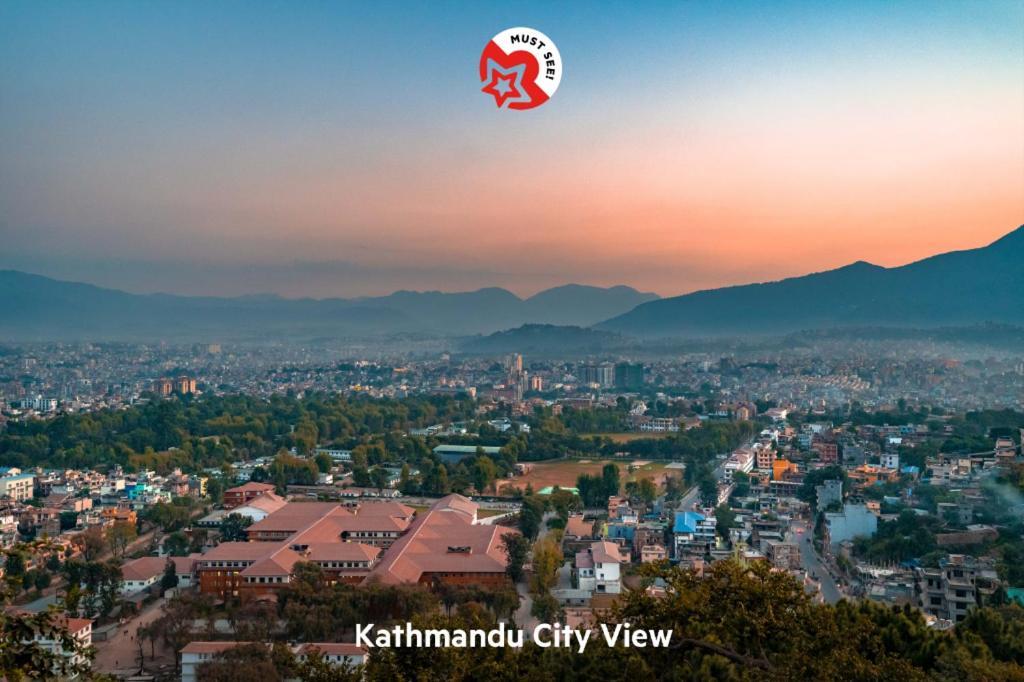 Oyo 381 Pashupati Plaza 2*