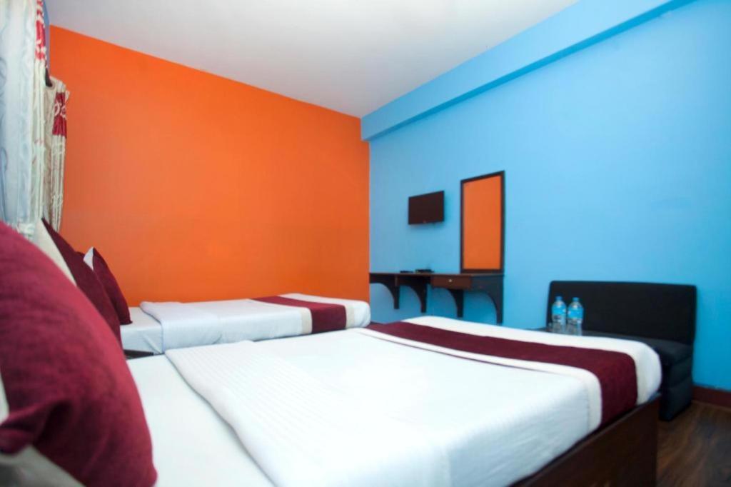 Oyo 381 Pashupati Plaza होटल 2*