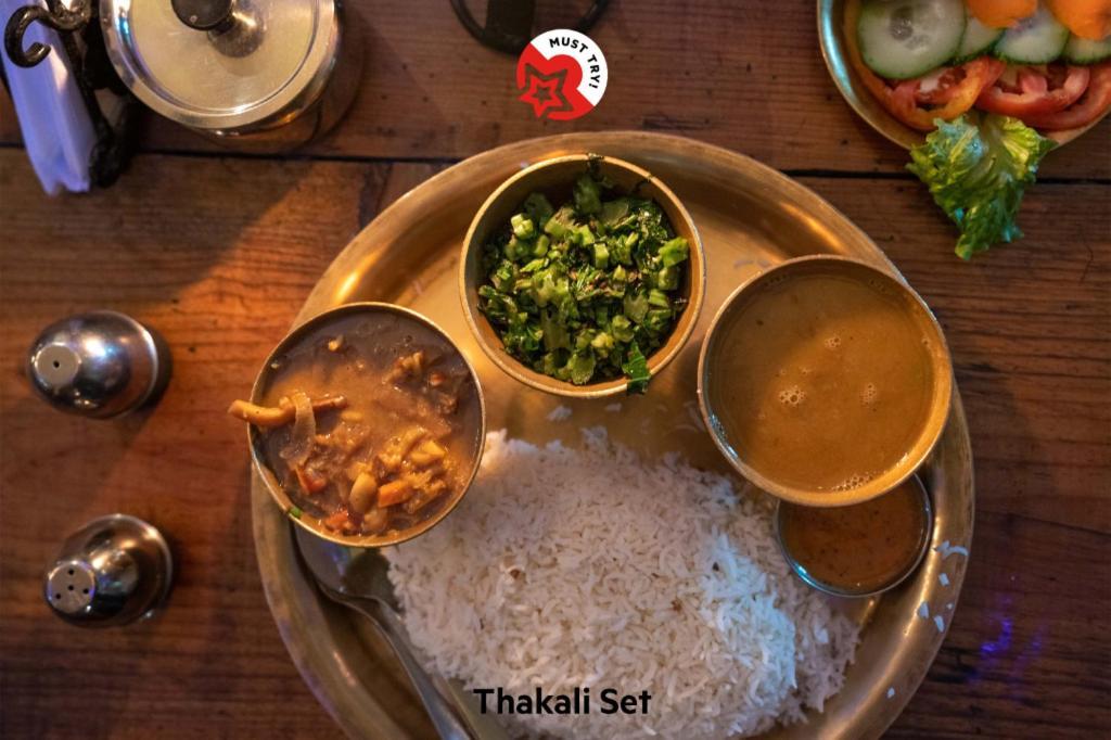होटल Oyo 381 Pashupati Plaza