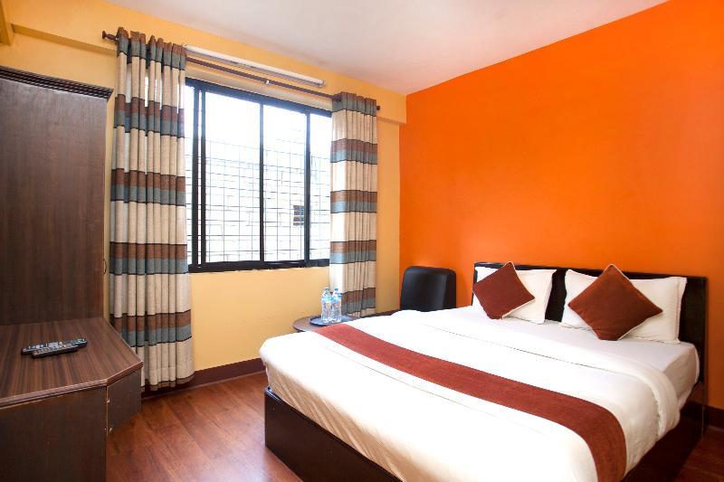 होटल Oyo 381 Pashupati Plaza 2*